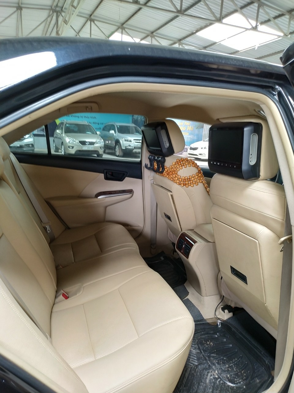 Bán Toyota Camry 2.0E màu đen VIP số tự động sản xuất cuối 2012 mẫu mới biển Sài Gòn