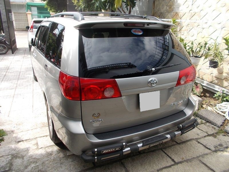 Gia đình cần bán Toyota Sienna 2009 le nhập mỹ bản full màu bạc