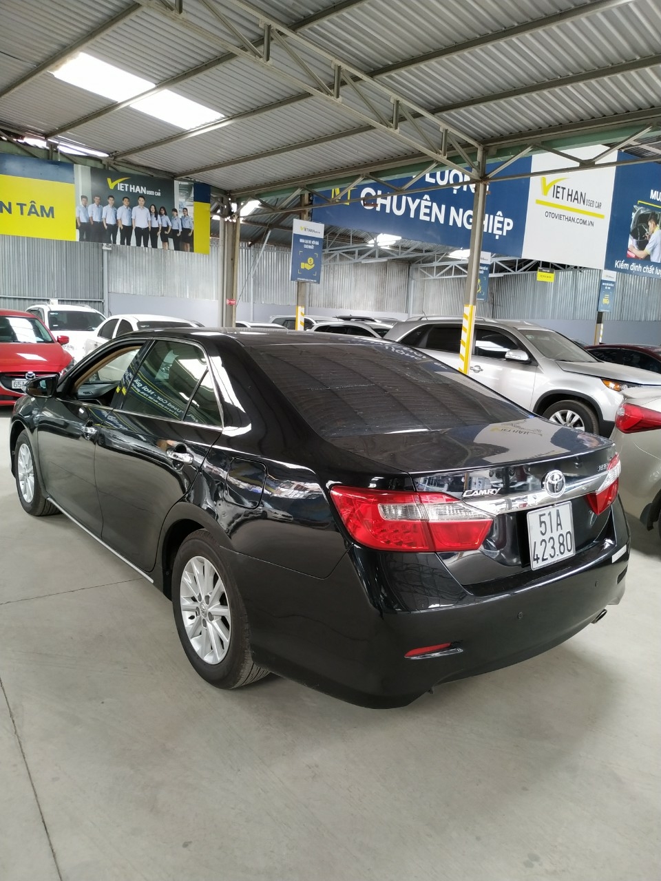 Bán Toyota Camry 2.0E màu đen VIP số tự động sản xuất cuối 2012 mẫu mới biển Sài Gòn