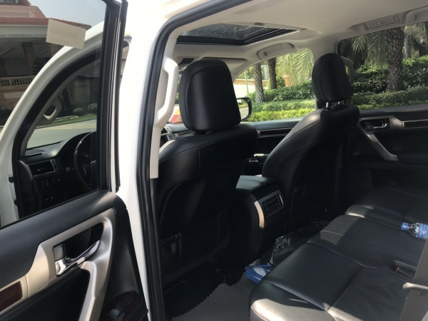 Bán xe Lexus GX460 đời 2016 màu trắng nội thất đen