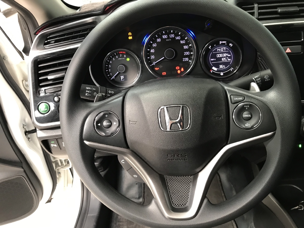 Bán Honda City 1.5CVT màu trắng số tự động sản xuất 2018 biển Sài Gòn đi 8000km