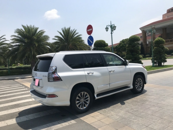 Bán xe Lexus GX460 đời 2016 màu trắng nội thất đen