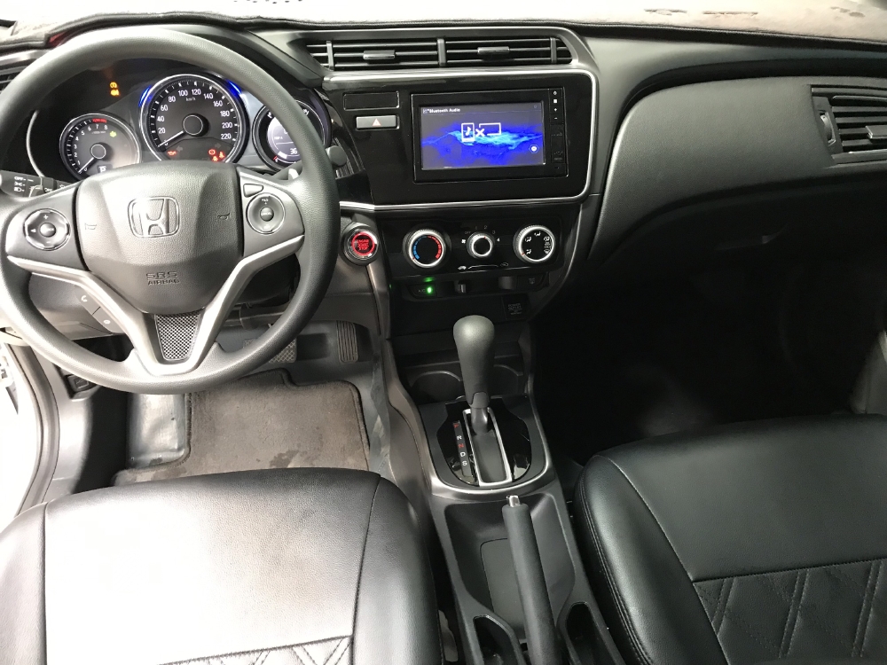 Bán Honda City 1.5CVT màu trắng số tự động sản xuất 2018 biển Sài Gòn đi 8000km