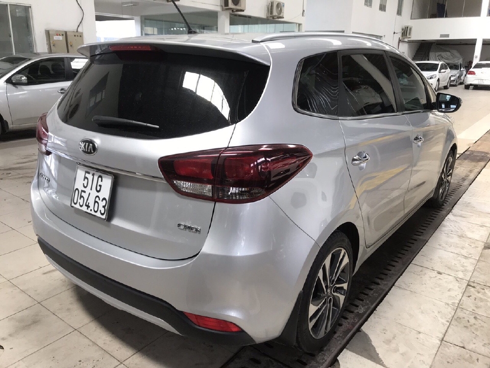Bán Kia Rondo Crdi 1.7AT máy dầu số tự động màu bạc sản xuất 2017 lăn bánh cuối 2018 biển Sài Gòn đi 8000km
