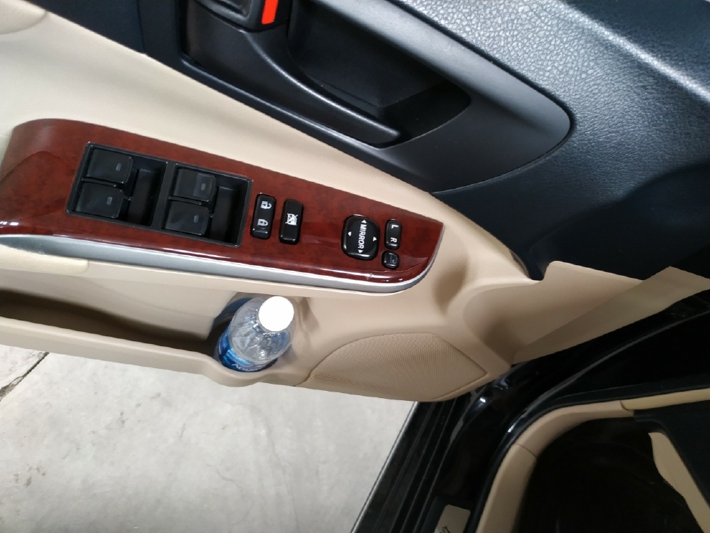 Bán Toyota Camry 2.0E màu đen VIP số tự động sản xuất cuối 2012 mẫu mới biển Sài Gòn