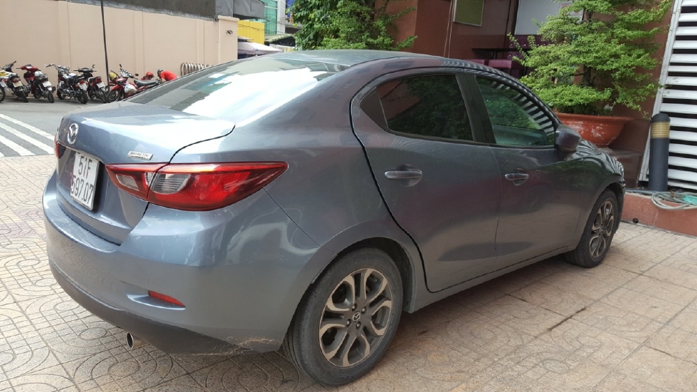 Bán Mazda 2 sedan 1.5AT màu xanh đá số tự động sản xuất 2016 biển Sài Gòn