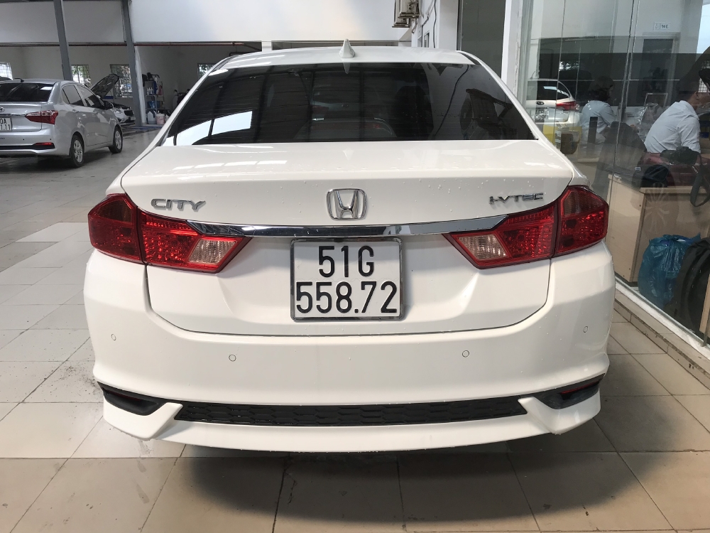 Bán Honda City 1.5CVT màu trắng số tự động sản xuất 2018 biển Sài Gòn đi 8000km