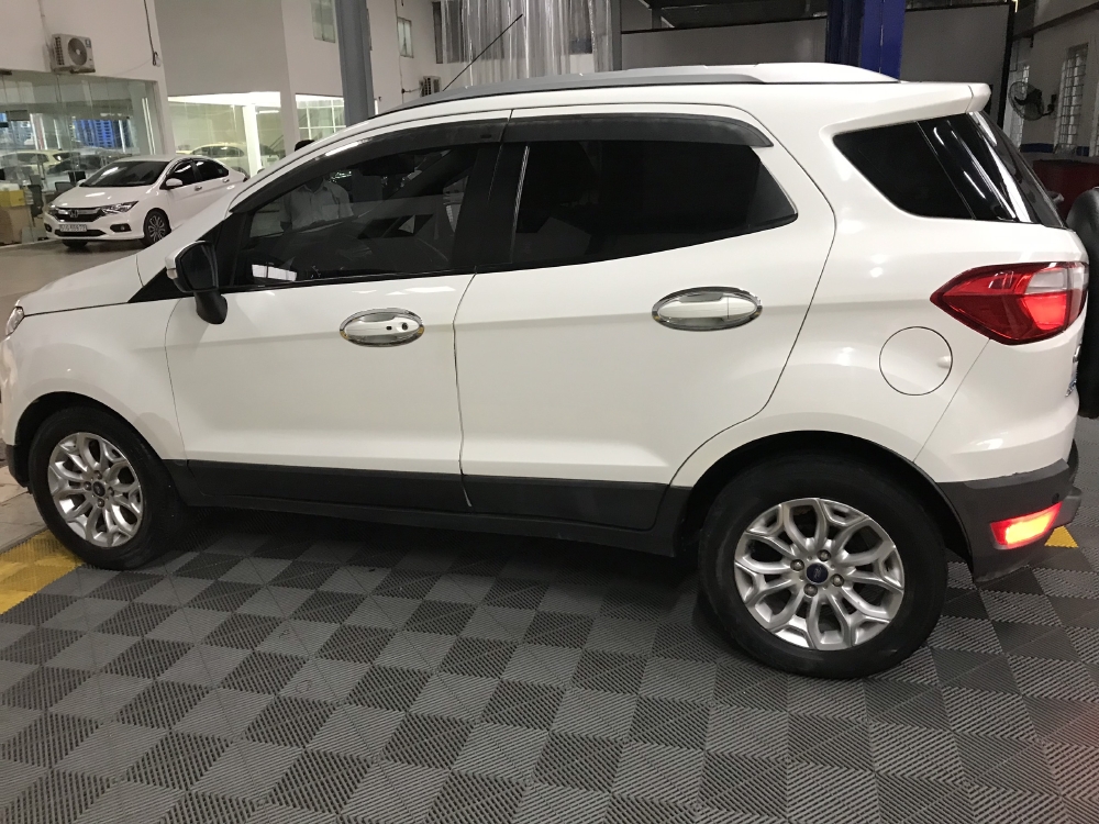 Bán Ford Ecosport Titanium 1.5AT màu trắng số tự động sản xuất 2014 một chủ