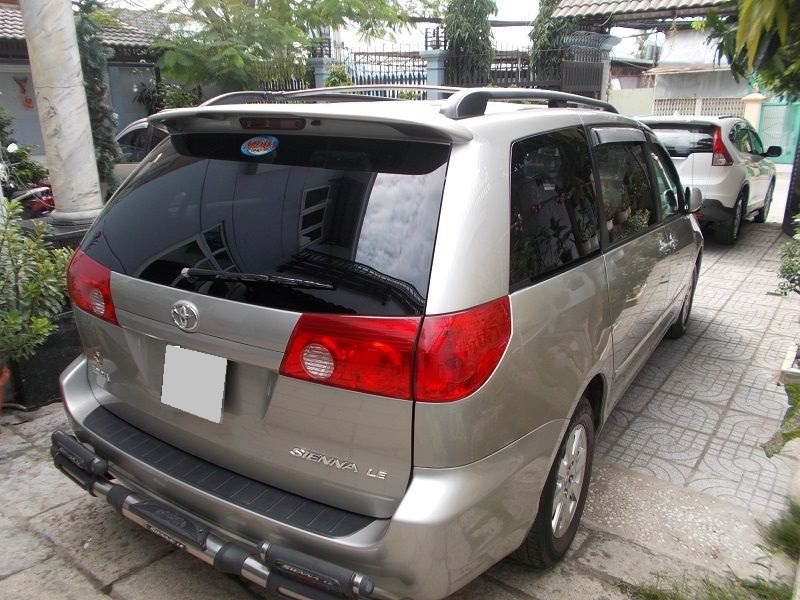 Gia đình cần bán Toyota Sienna 2009 le nhập mỹ bản full màu bạc