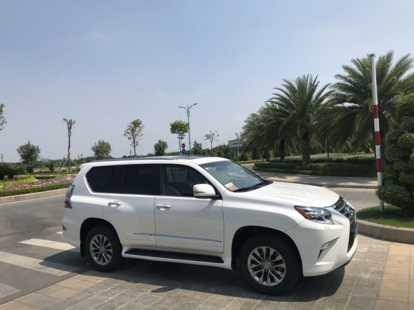 Bán xe Lexus GX460 đời 2016 màu trắng nội thất đen