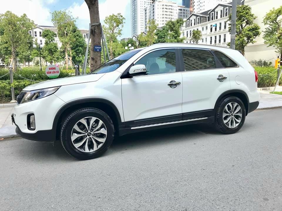 Cần bán Kia sorento GAT, sản xuất 2017, số tự động, máy xăng, màu trắng