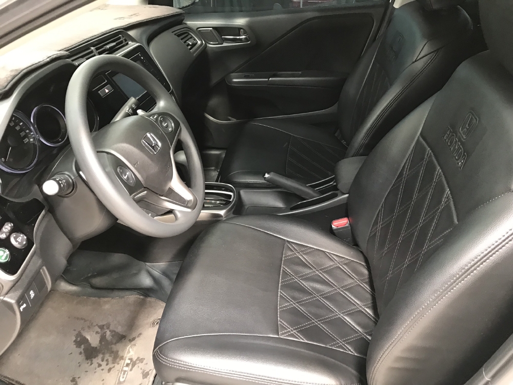 Bán Honda City 1.5CVT màu trắng số tự động sản xuất 2018 biển Sài Gòn đi 8000km