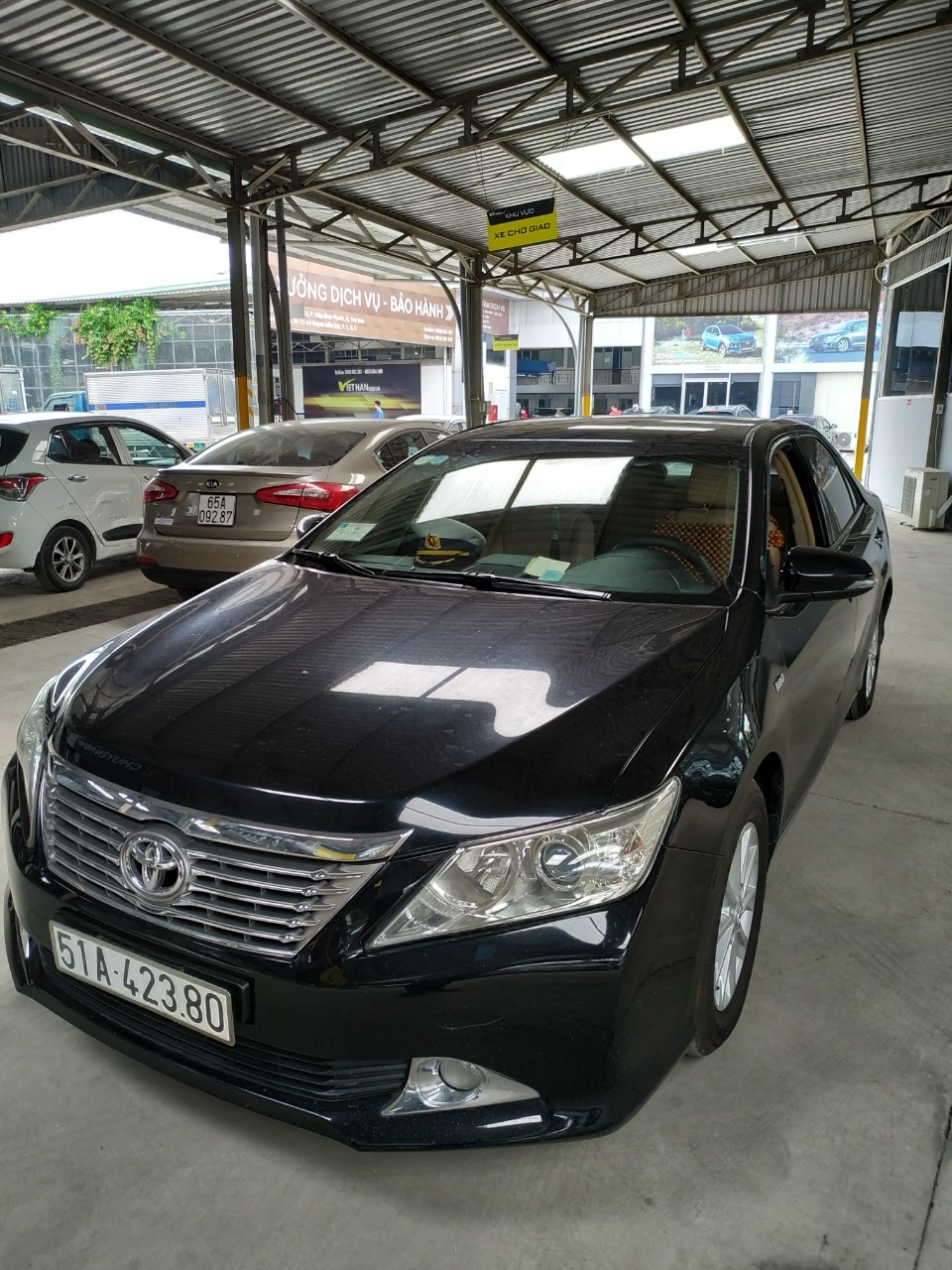 Bán Toyota Camry 2.0E màu đen VIP số tự động sản xuất cuối 2012 mẫu mới biển Sài Gòn