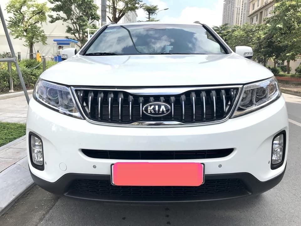 Cần bán Kia sorento GAT, sản xuất 2017, số tự động, máy xăng, màu trắng