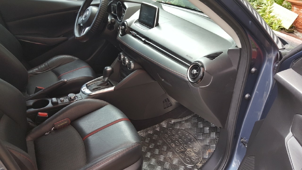 Bán Mazda 2 sedan 1.5AT màu xanh đá số tự động sản xuất 2016 biển Sài Gòn