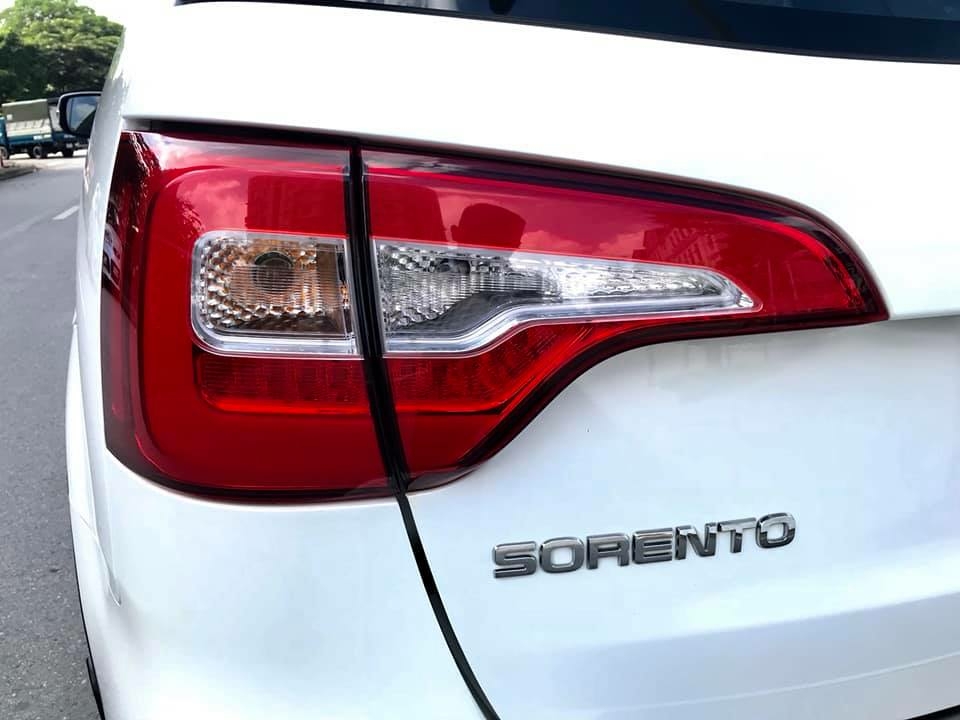Cần bán Kia sorento GAT, sản xuất 2017, số tự động, máy xăng, màu trắng