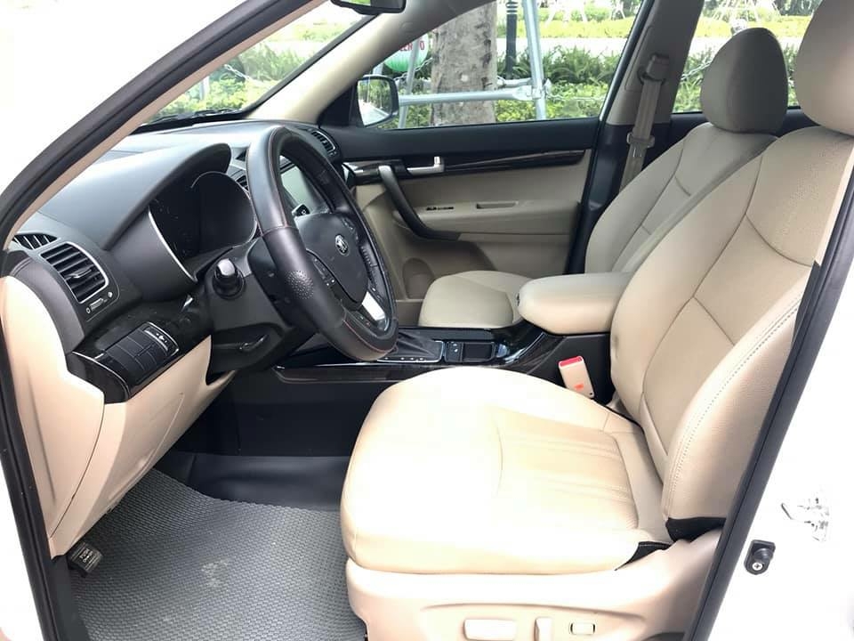 Cần bán Kia sorento GAT, sản xuất 2017, số tự động, máy xăng, màu trắng