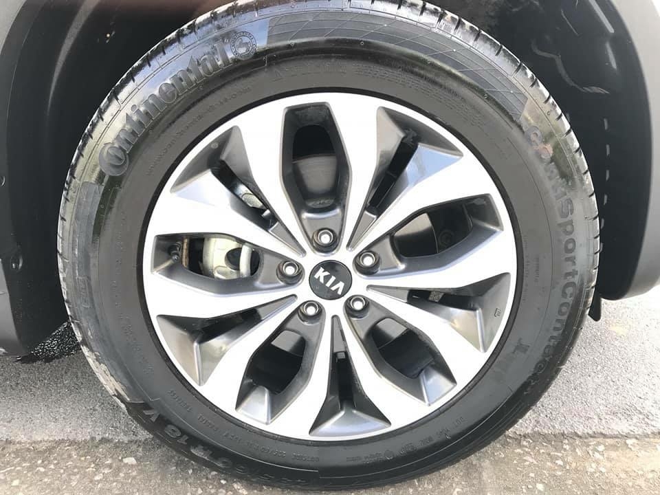 Cần bán Kia sorento GAT, sản xuất 2017, số tự động, máy xăng, màu trắng