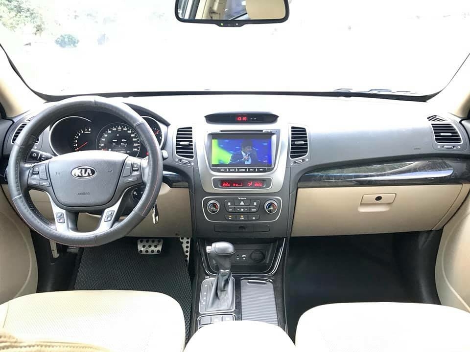 Cần bán Kia sorento GAT, sản xuất 2017, số tự động, máy xăng, màu trắng