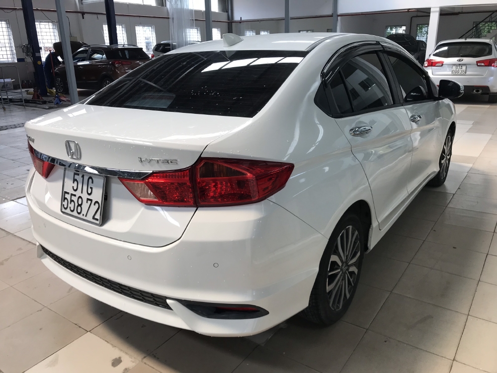 Bán Honda City 1.5CVT màu trắng số tự động sản xuất 2018 biển Sài Gòn đi 8000km