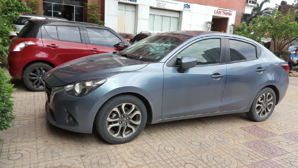 Bán Mazda 2 sedan 1.5AT màu xanh đá số tự động sản xuất 2016 biển Sài Gòn