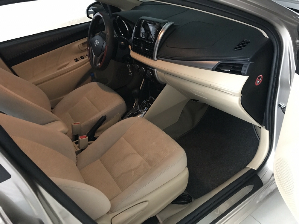Cần bán xe Toyota Vios 1.5E 2016 số tự động màu vàng cát