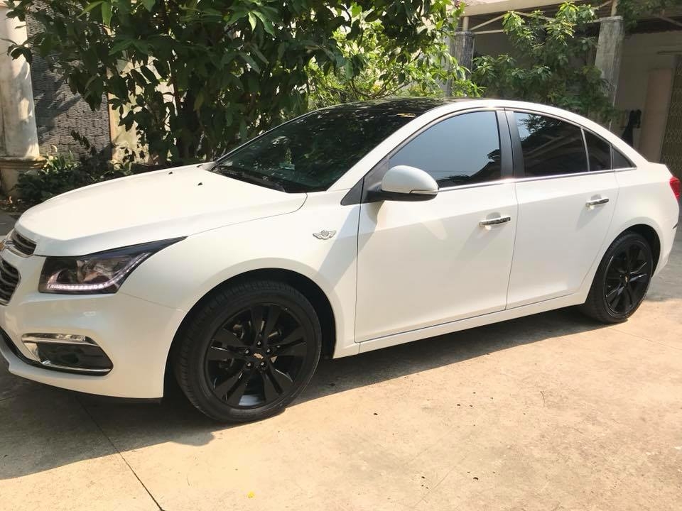 Cần bán xe Chevrolet Cruze Ltz 05/2017 số tự động màu trắng