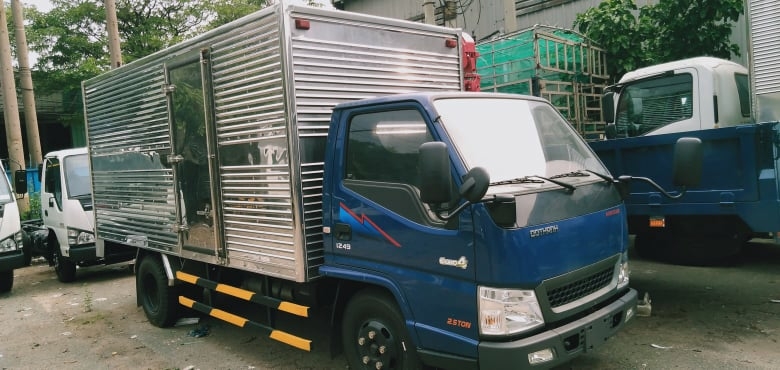 xe tải đô thành 2t4 thùng kín iz49 euro4