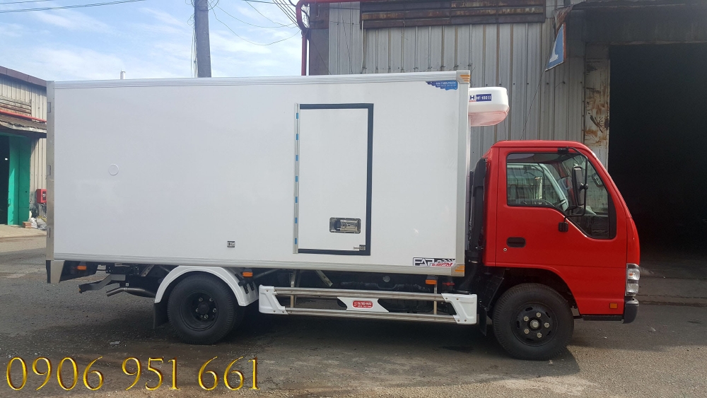 Giá bán xe tải Isuzu QKH 270 thùng Đông Lạnh trả góp lãi suất thấp