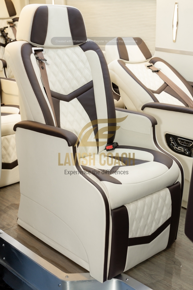 Hyundai Solati phiên bản limousine 10 ghế điện massage