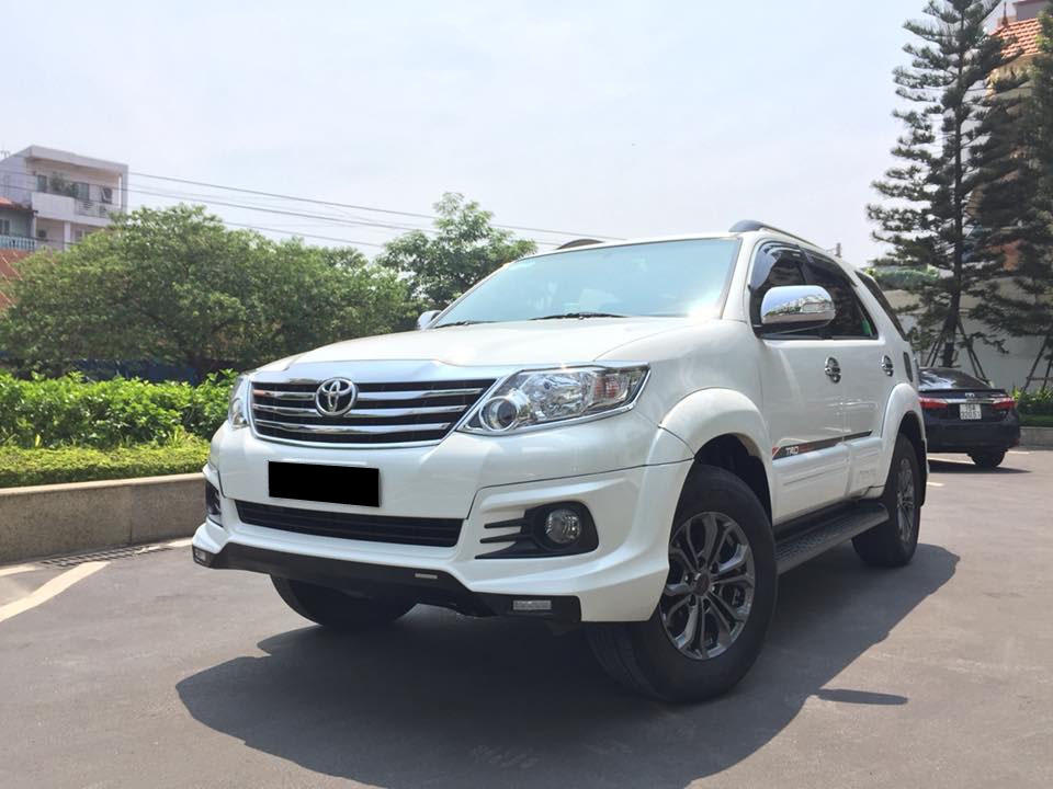 cần tiền bán xe  Fortuner TRD 2016 tự động , máy xăng, màu trắng