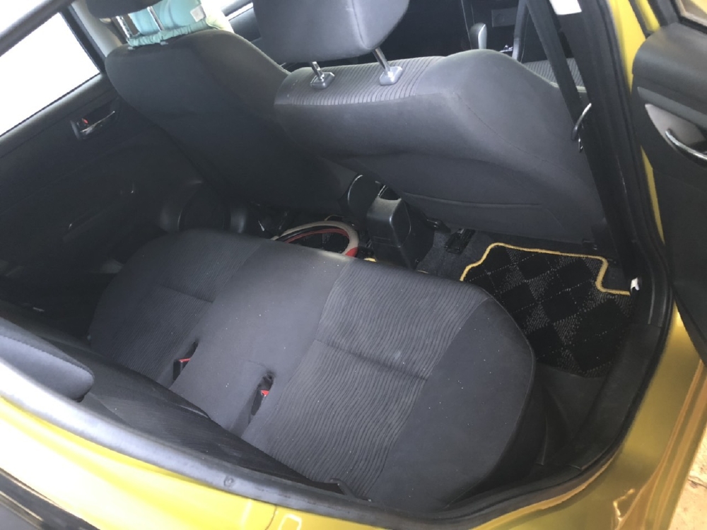 Bán Suzuki Swift RS 2016, màu vàng, đúng chất, giá TL, hổ trợ góp