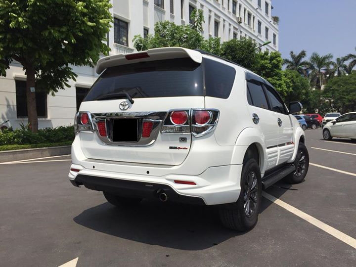 cần tiền bán xe  Fortuner TRD 2016 tự động , máy xăng, màu trắng