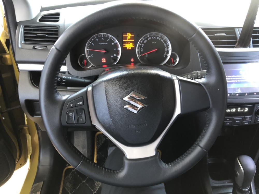 Bán Suzuki Swift RS 2016, màu vàng, đúng chất, giá TL, hổ trợ góp