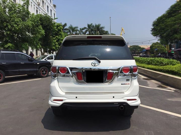 cần tiền bán xe  Fortuner TRD 2016 tự động , máy xăng, màu trắng
