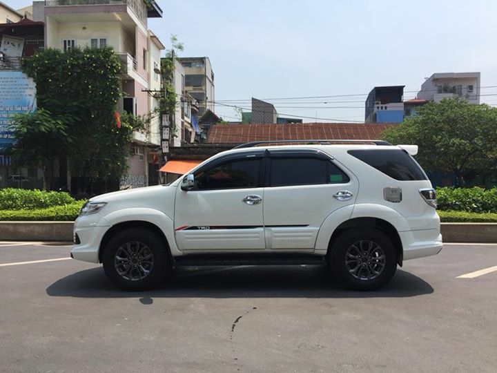 cần tiền bán xe  Fortuner TRD 2016 tự động , máy xăng, màu trắng
