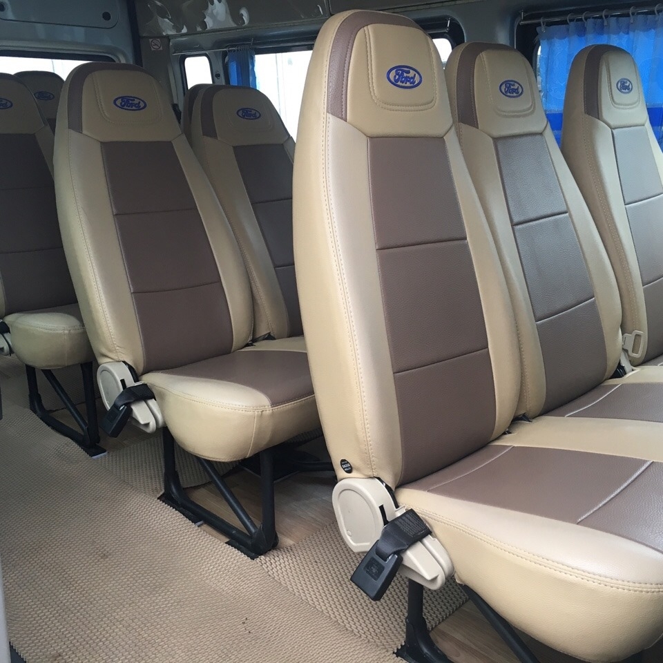 Gia đình cần bán Transit 2018, số sàn, máy dầu, còn mới tinh luôn.