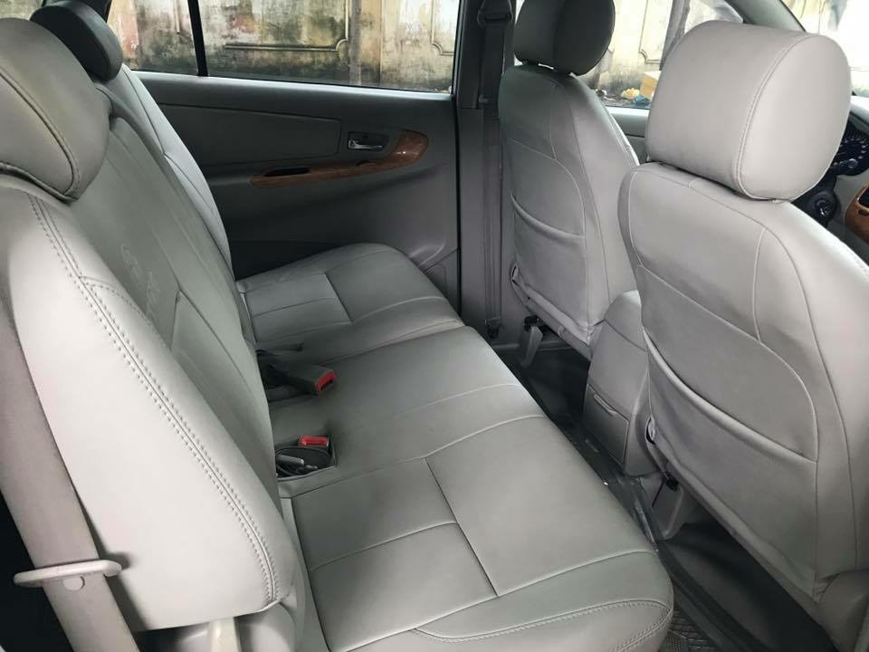 Cần tiền bán xe cọp Innova 2011, số sàn, màu bạc, máy xăng