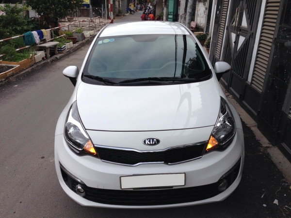Cần bán xe Kia Rio 2016 màu trắng số tự động