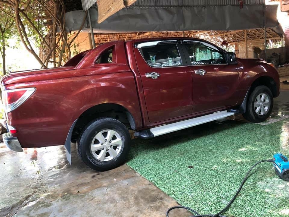 Cần bán xe  Bt50, sản xuất 2013, số sàn, máy dầu, 2 cầu, màu đỏ