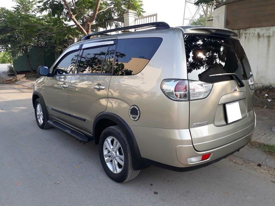 gia đình cần bán nhanh Zinger 2010, số sàn, vàng cát