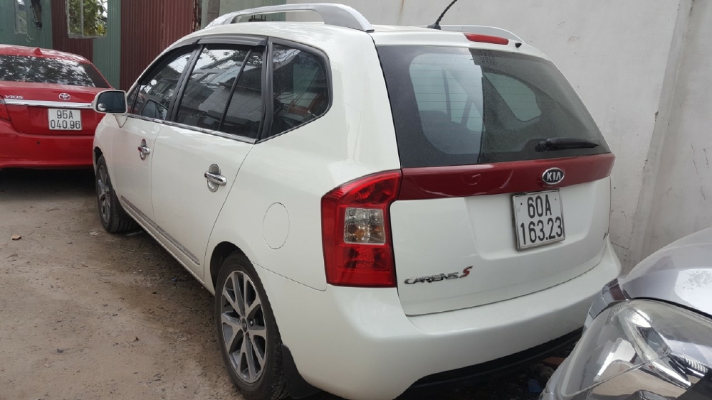 Bán Kia Carens S 2.0AT màu trắng số tự động 7 chỗ sản xuất 2014 một chủ