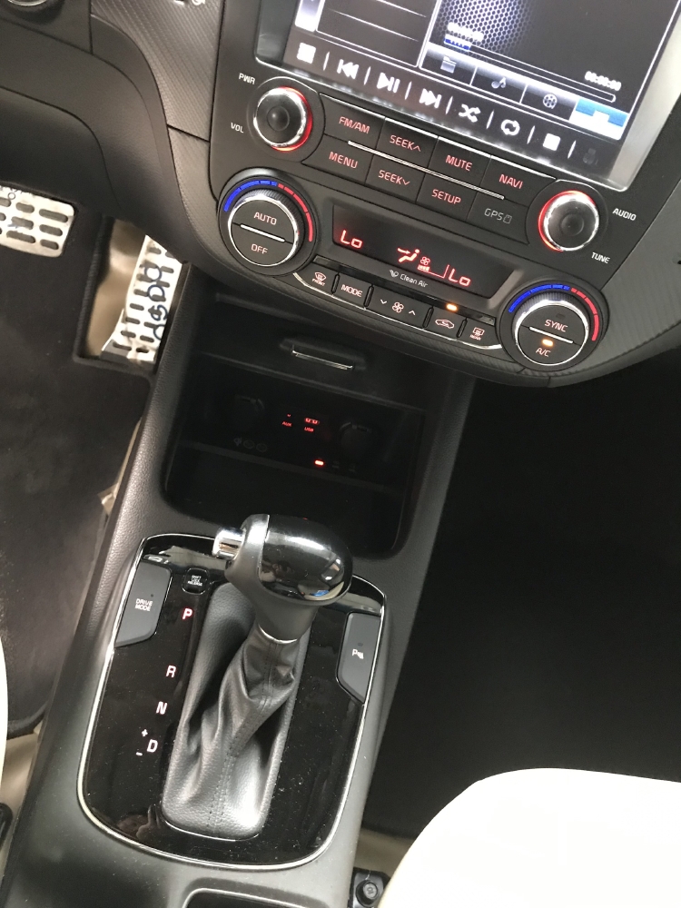 Bán Kia Cerato 1.6AT màu vàng cát số tự động sản xuất 2018 biển Sài Gòn xe như mới