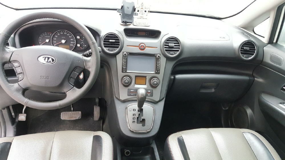 Bán Kia Carens S 2.0AT màu trắng số tự động 7 chỗ sản xuất 2014 một chủ