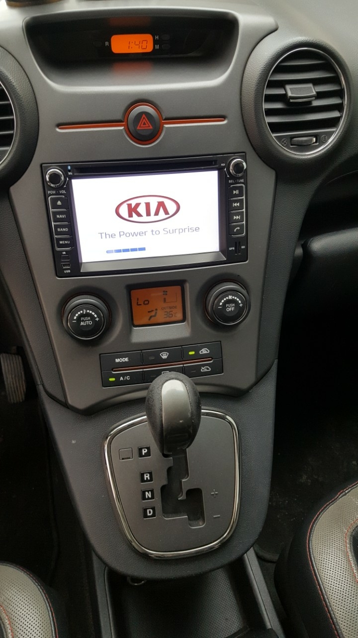 Bán Kia Carens S 2.0AT màu trắng số tự động 7 chỗ sản xuất 2014 một chủ