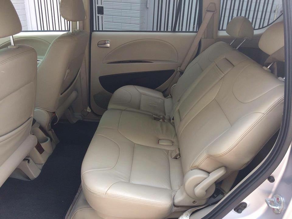 Bán Mitsubishi Zinger 2011 số sàn màu bạc xe gia đình đi kỹ.