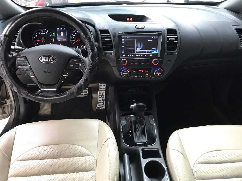 Bán Kia Cerato 1.6AT màu vàng cát số tự động sản xuất 2018 biển Sài Gòn xe như mới