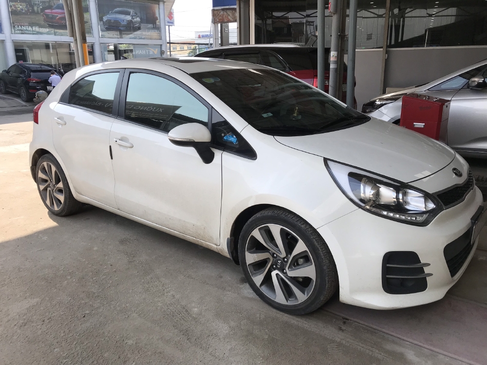 Bán Kia Rio HB 1.4AT màu trắng số tự động nhập Hàn Quốc 2015 mẫu mới