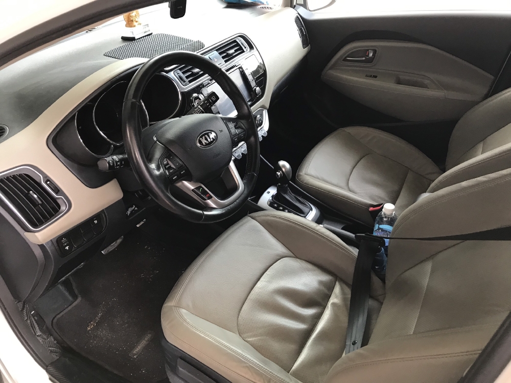 Bán Kia Rio HB 1.4AT màu trắng số tự động nhập Hàn Quốc 2015 mẫu mới