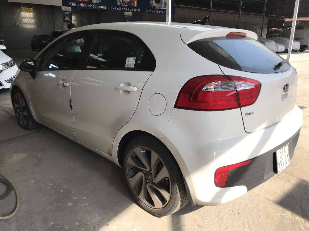 Bán Kia Rio HB 1.4AT màu trắng số tự động nhập Hàn Quốc 2015 mẫu mới